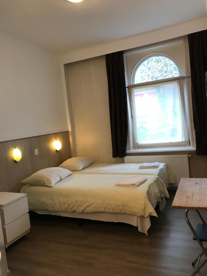 Zweibettzimmer mit eigenem Bad